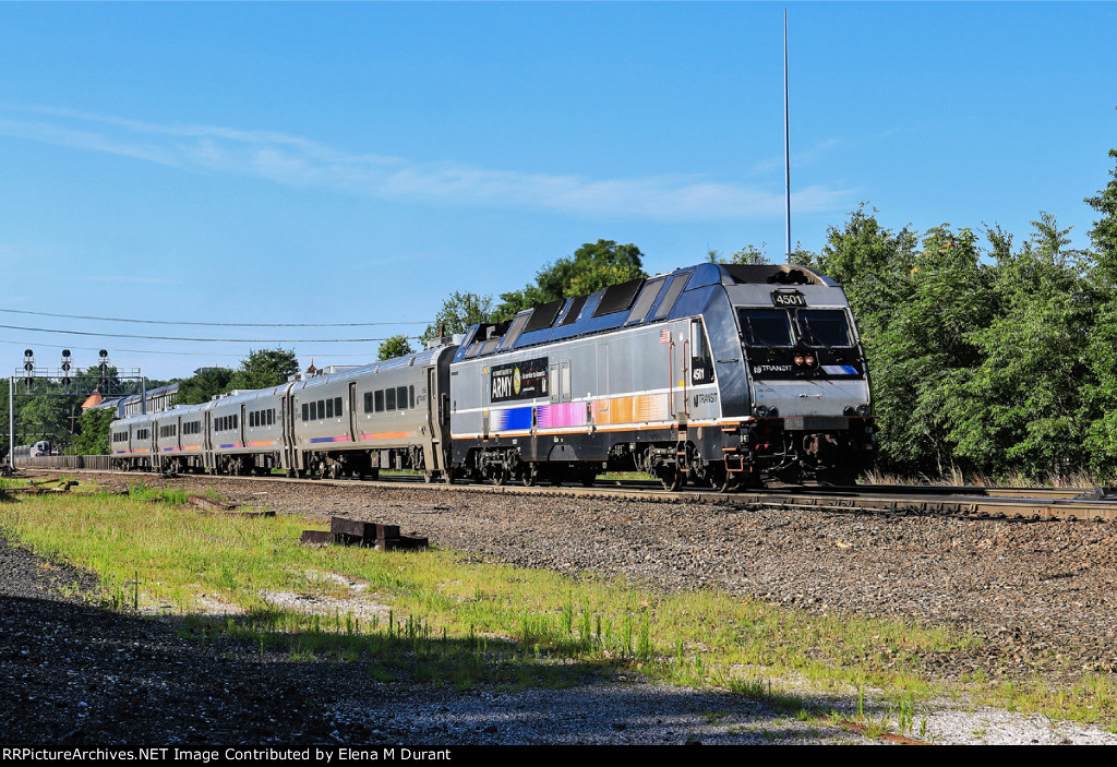 NJT 4501 on train 1107